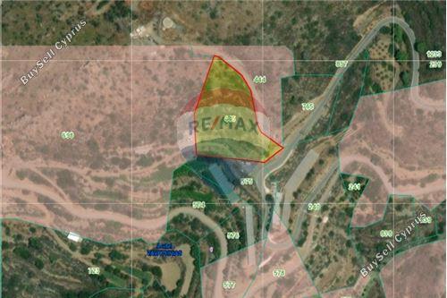 4348 SQM Land for sale in Agioi Vavatsinias, Larnaca 15909032