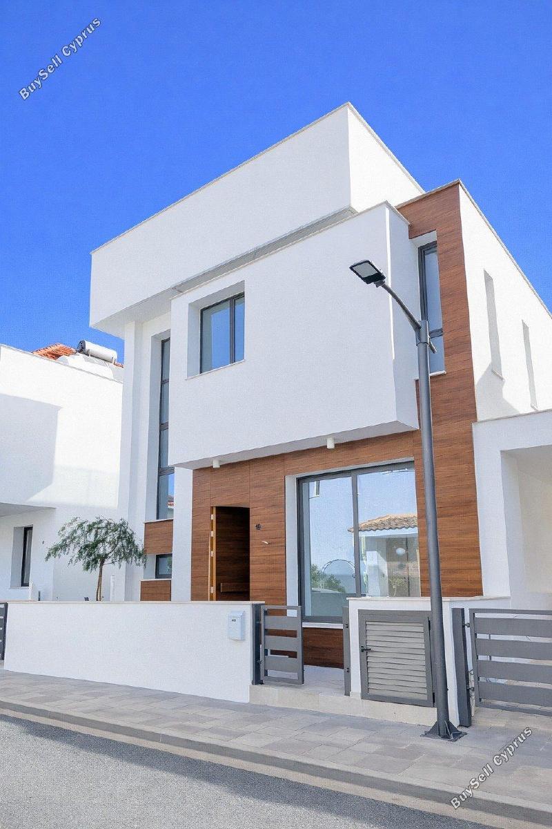 4 Bedroom Detached house for sale in Dromolaxia, Larnaca 16201459