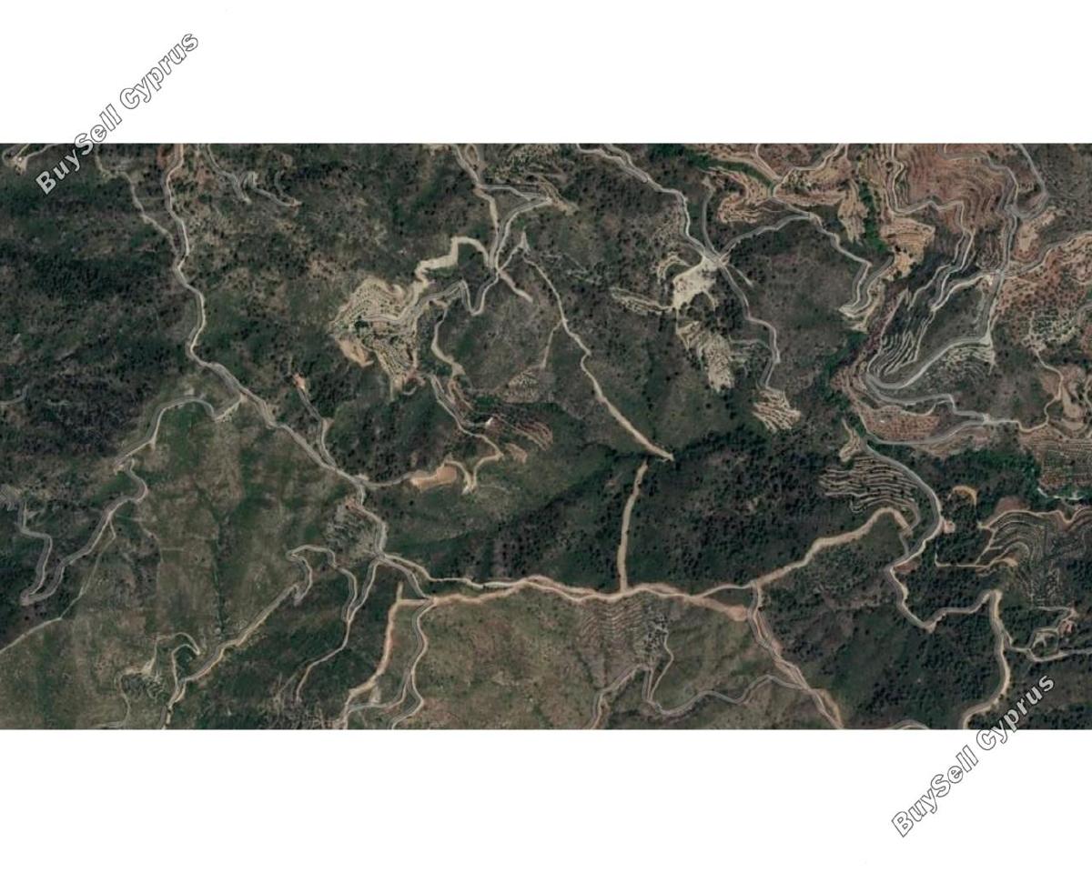 7693 SQM Land for sale in Agioi Vavatsinias, Larnaca 6011795
