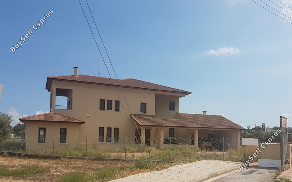 5 Bedroom Detached house for sale in Nisou, Nicosia 2816542