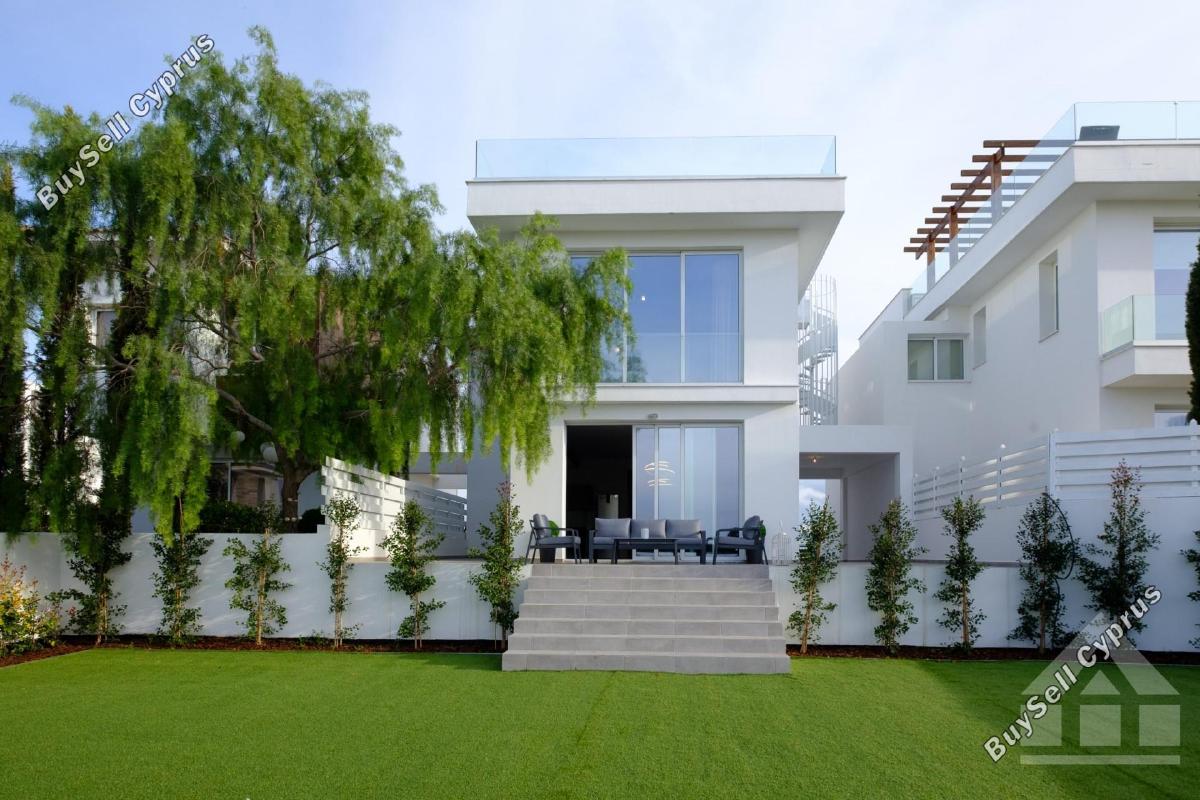 4 Bedroom Detached house for sale in Dromolaxia, Larnaca 16030927