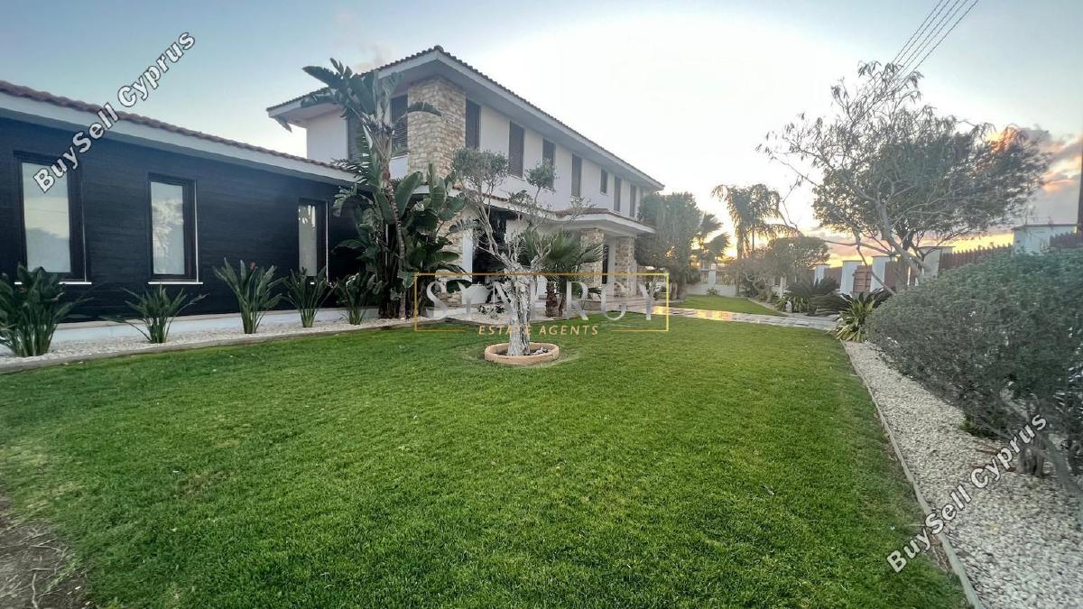7 Bedroom Detached house for sale in Dromolaxia, Larnaca 16738355