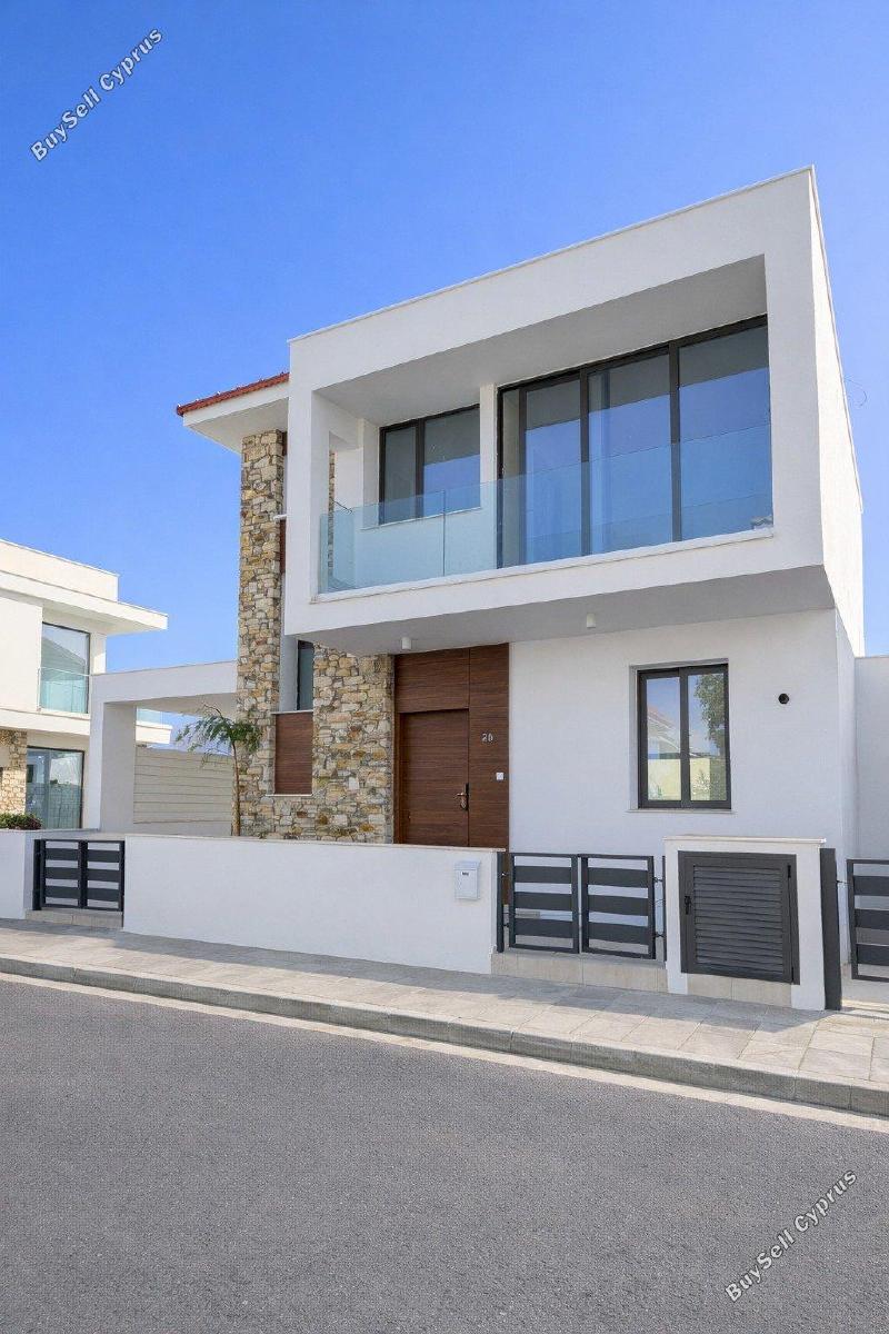 4 Bedroom Detached house for sale in Dromolaxia, Larnaca 16202044