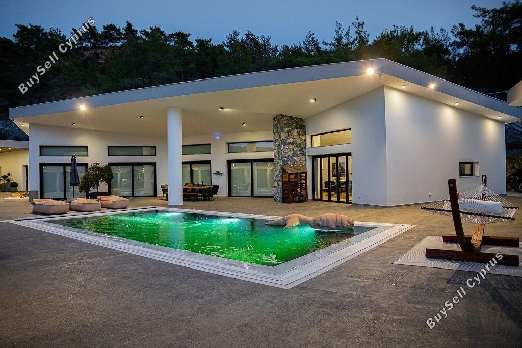 6 Bedroom Bungalow for sale in Louvaras, Limassol 10885486