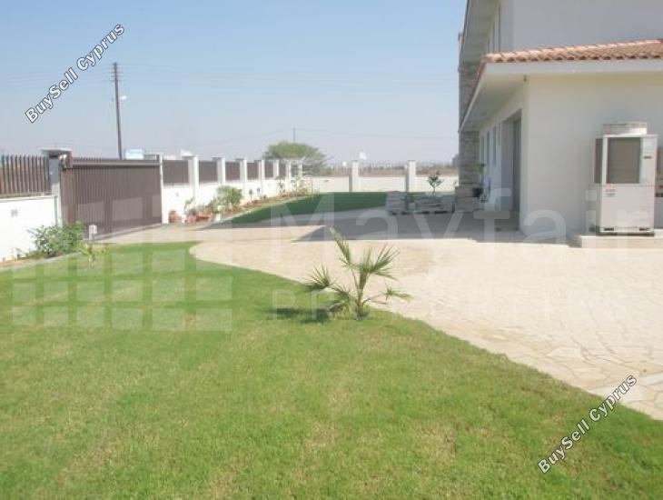 6 bedroom detached house for sale dromolaxia larnaca 7870528 image 11378186