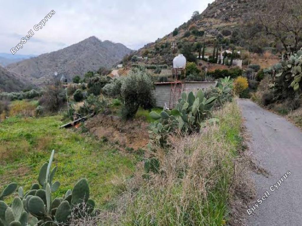 6355 SQM Land for sale in Agioi Vavatsinias, Larnaca 4527478