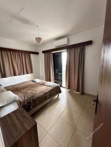 studio commercial building for sale tombs of the kings paphos 1910069 image 10052010