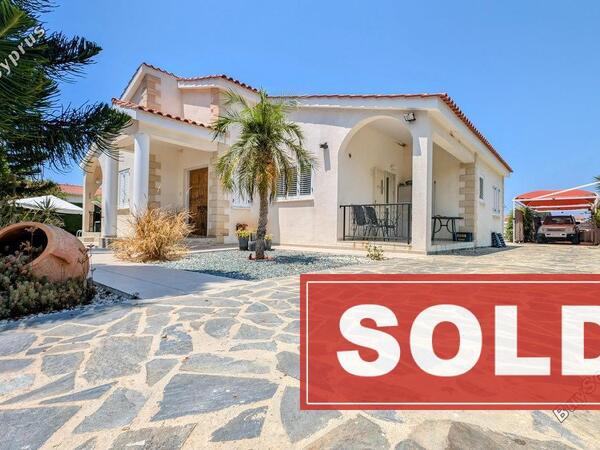 3 bedroom bungalow sold sea caves peyia paphos 1502460 image 3680325