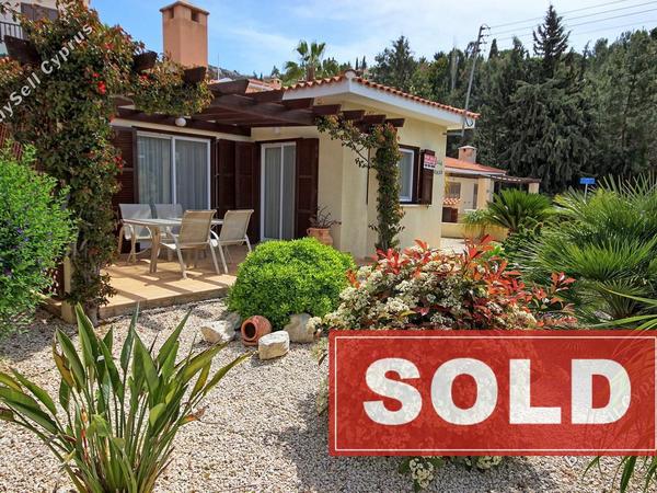 2 bedroom bungalow sold tala paphos 616001 image 297942