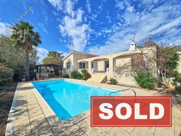 4 bedroom bungalow sold peyia paphos 1672592 image 4318378
