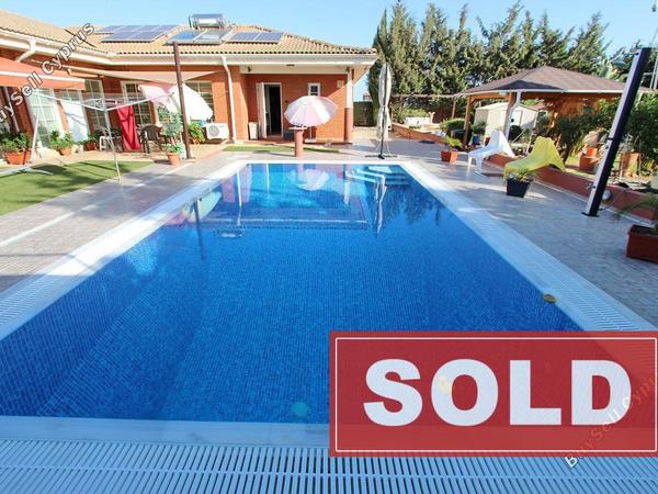 4 bedroom bungalow sold deryneia famagusta 698995 image 553925