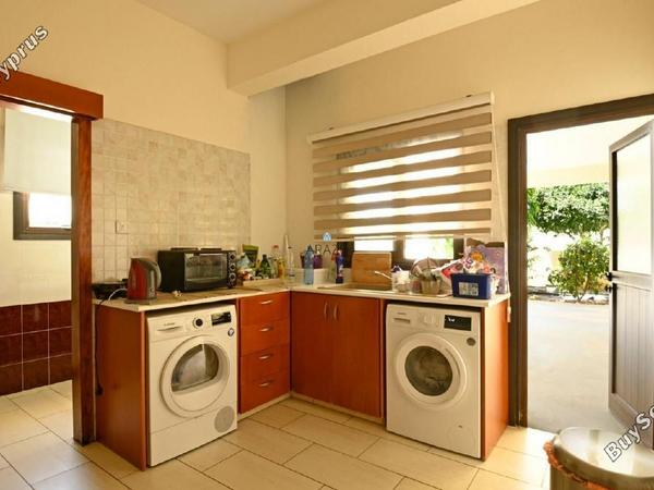 6 bedroom bungalow for sale deryneia famagusta 1236686 image 5618243