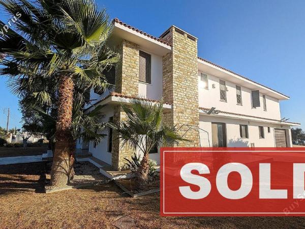 6 bedroom detached house sold dromolaxia larnaca 7814797 image 10646778