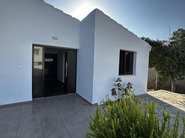 4 bedroom town house for sale pervolia larnaca 1521518 image 11320117