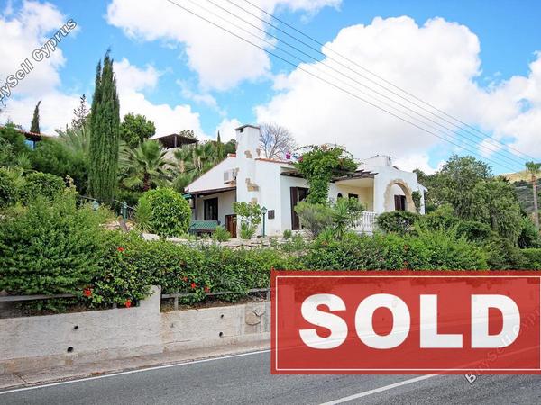2 bedroom bungalow sold tala paphos 644639 image 378165