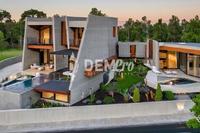 9 Bedroom Detached house in Sea Caves Peyia (Paphos) for sale 