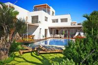 4 Bedroom Detached house · Geroskipou Plage (Paphos) for sale 