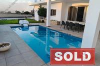 5 Bedroom Detached house · Dromolaxia (Larnaca) for sale 