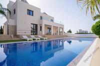 4 Bedroom Detached house in Saint George Peyia (Paphos) to rent 