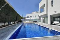 5 Bedroom Detached house · Agios Tychonas (Limassol) to rent 
