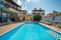 2 Bedroom Ground floor apartment in Kato Paphos Universal (Paphos) for sale 