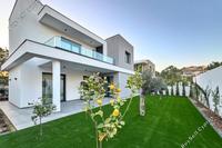 4 Bedroom Detached house in Agios Tychonas (Limassol) to rent 