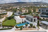 5 Bedroom Detached house in Sea Caves Peyia (Paphos) to rent 