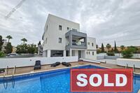 2 Bedroom Ground floor apartment in Tombs Of The Kings (Paphos) for sale 