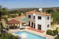 4 Bedroom Detached house · Saint George Peyia (Paphos) to rent 