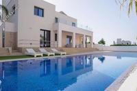 4 Bedroom Detached house in Saint George Peyia (Paphos) to rent 