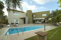 5 Bedroom Detached house in Agios Athanasios (Limassol) for sale 