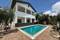 5 Bedroom Detached house in Stroumbi (Paphos) to rent 
