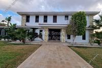 6 Bedroom Detached house in Dromolaxia (Larnaca) for sale 